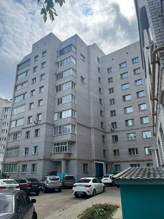 Квартира однокомнатная на улице Кооперативной, 42 м², Калуга — двор