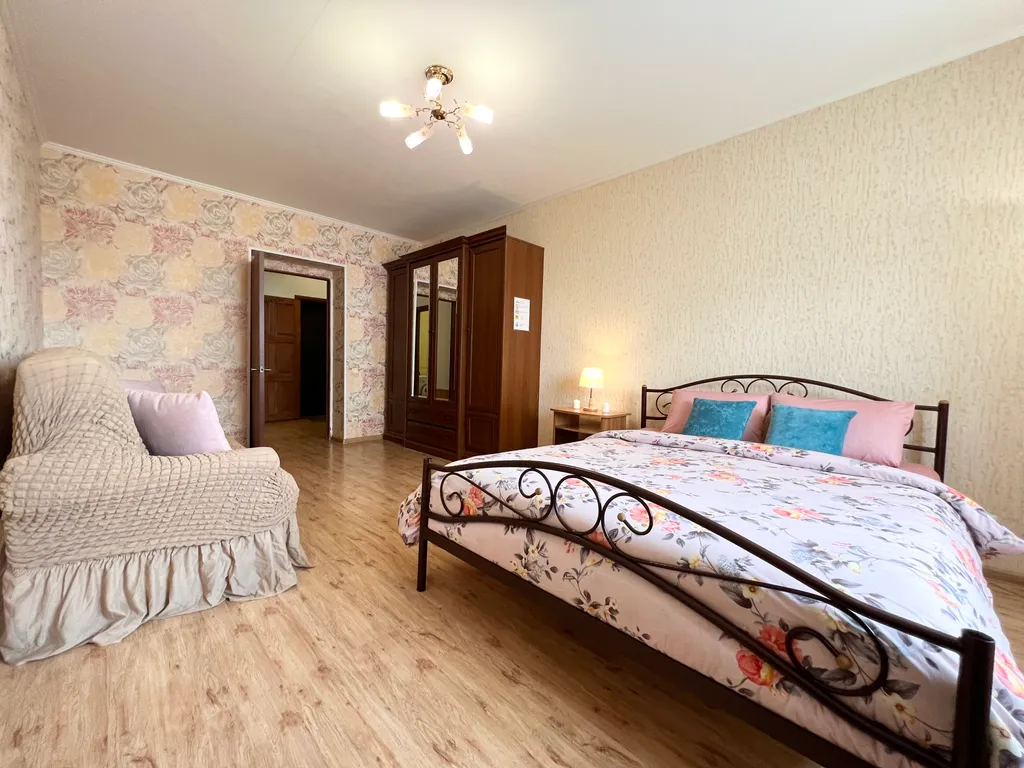 Квартира однокомнатная на улице Кооперативной, 42 м², Калуга — спальня, фото 2