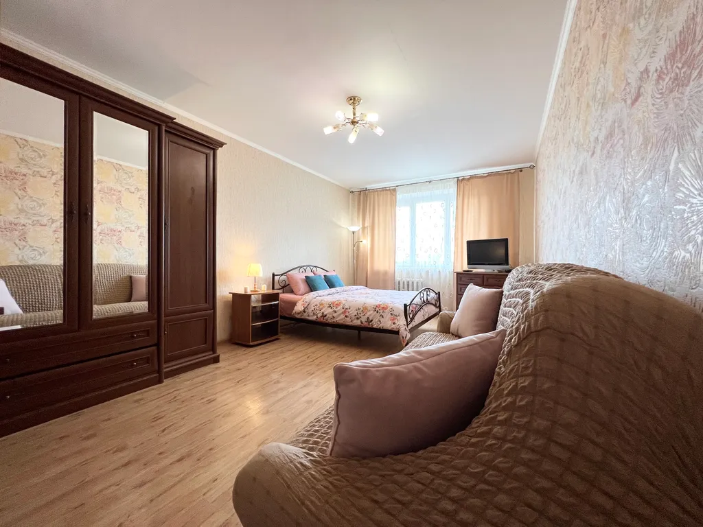Квартира однокомнатная на улице Кооперативной, 42 м², Калуга — спальня, фото 3