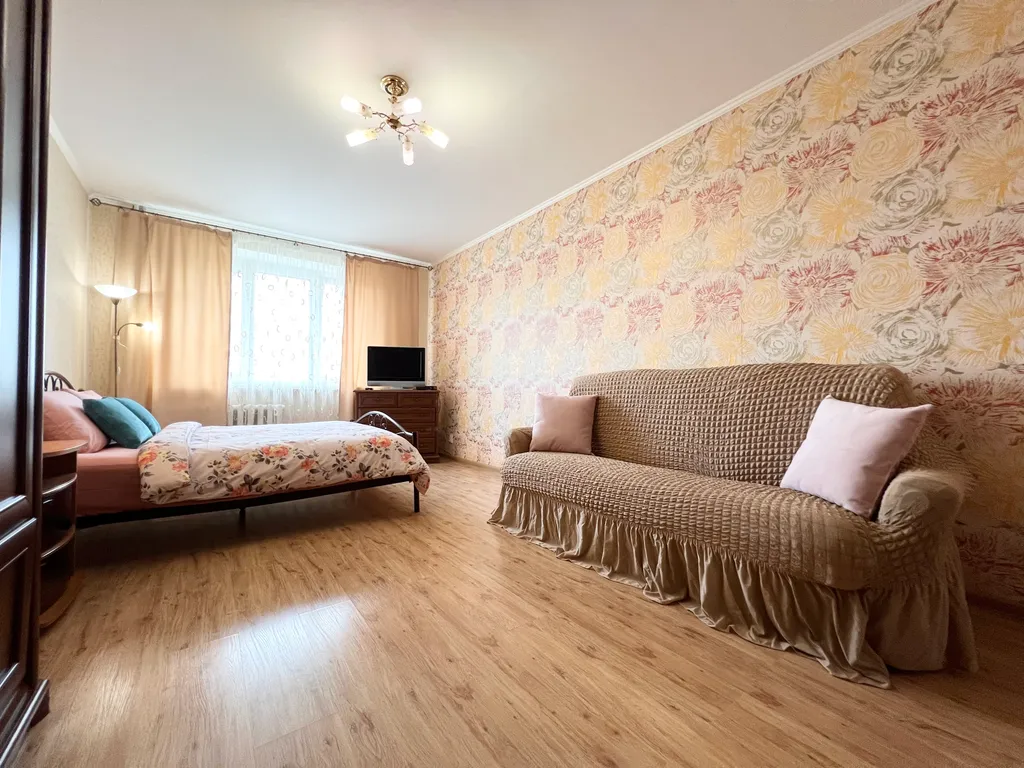 Квартира однокомнатная на улице Кооперативной, 42 м², Калуга — спальня, фото 4