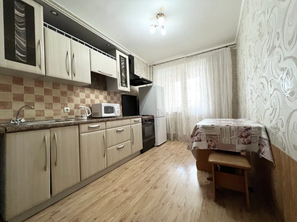 Квартира однокомнатная на улице Кооперативной, 42 м², Калуга — кухня