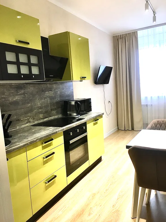 Квартира двухкомнатная в Советском, 50 м², Красноярск — кухня
