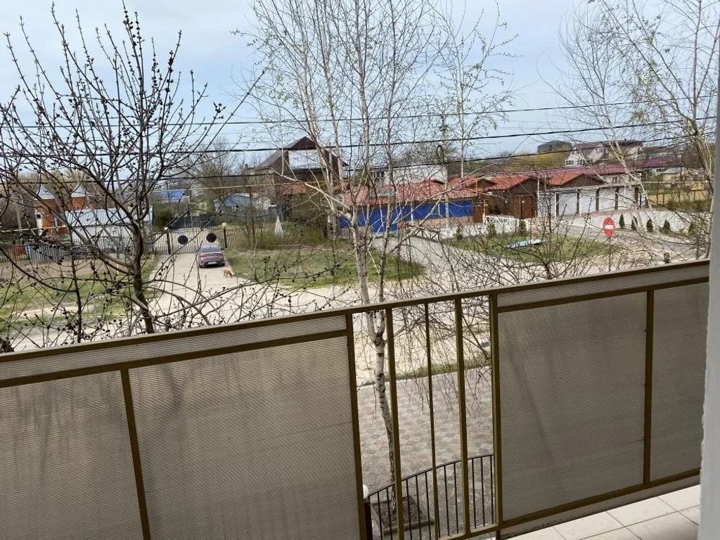 Трёхместный номер стандарт — вид из окна