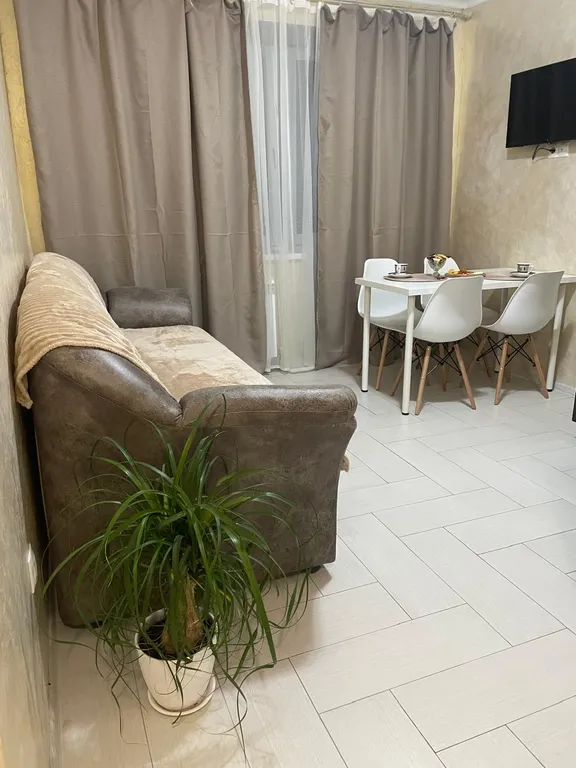 Квартира двухкомнатная на улице Ярмарочной, 56 м², Чебоксары — фото 4