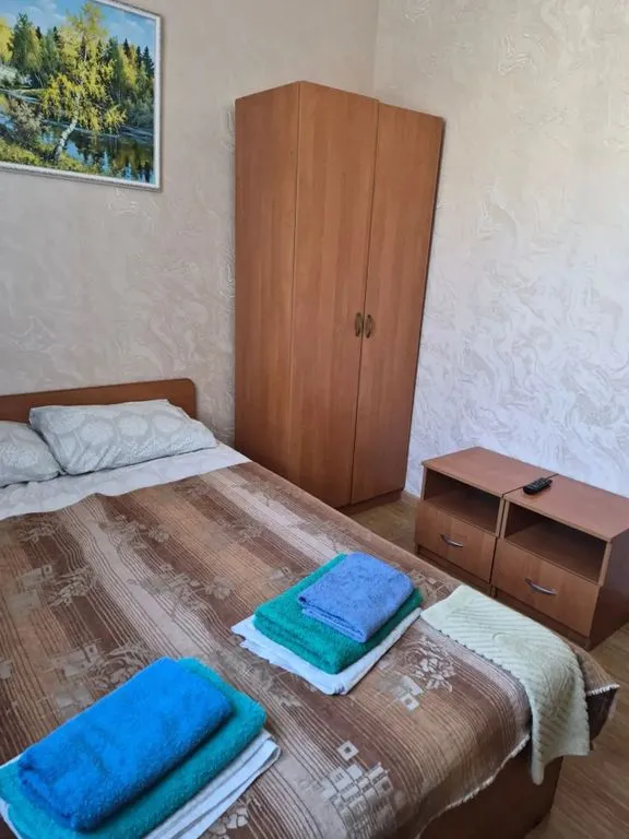 Трехместный стандартный номер с двуспальной и односпальной кроватями — Ника прибрежный уют
