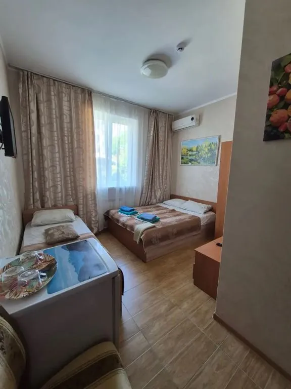 Трехместный стандартный номер с двуспальной и односпальной кроватями — Ника прибрежный уют — фото 3