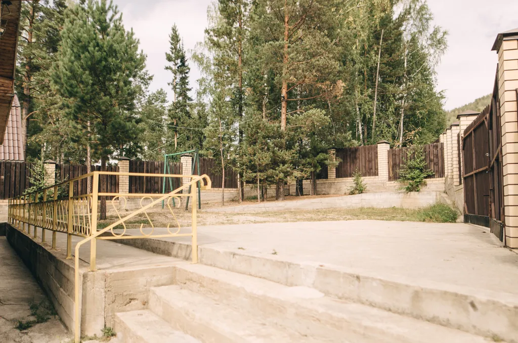 Дом коттедж с баней и бассейном