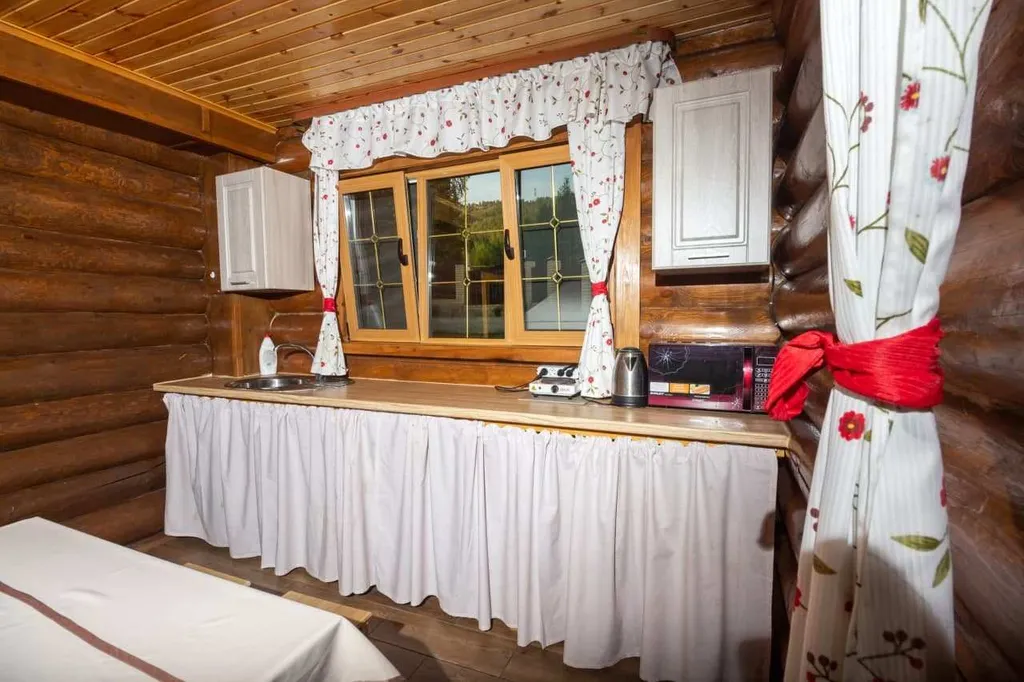 Дом коттедж с баней и бассейном