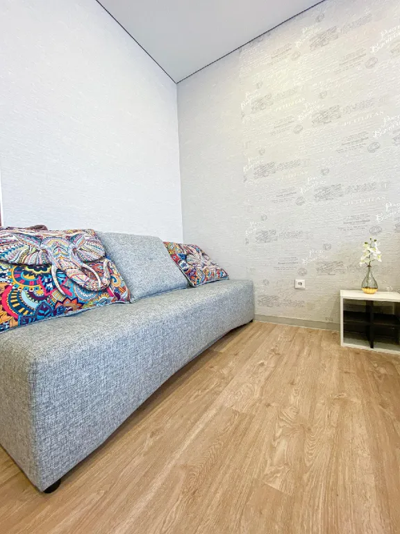 Студия однокомнатная в Октябрьском, 36 м², Иркутск — спальня, фото 4