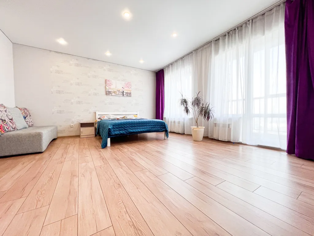 Студия однокомнатная в Октябрьском, 36 м², Иркутск — спальня, фото 2