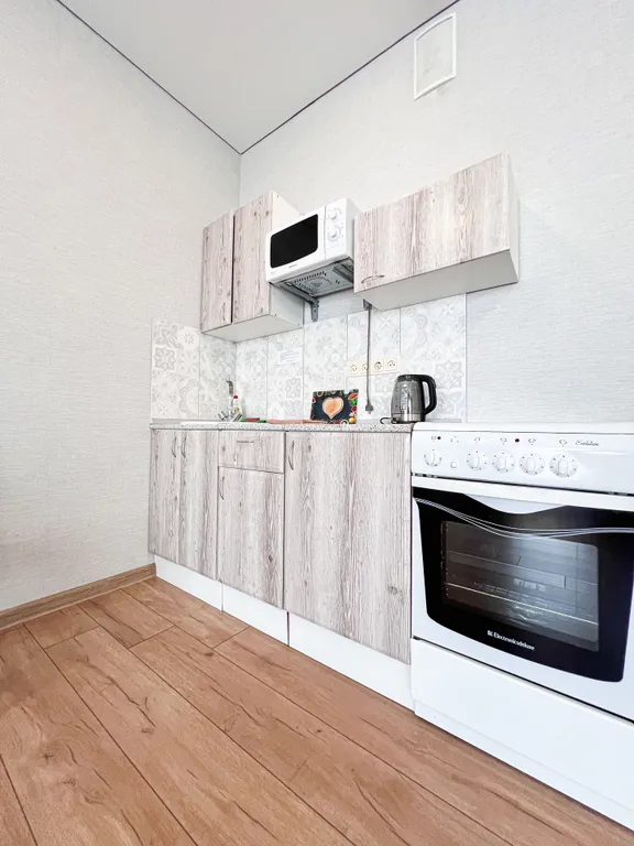Студия однокомнатная в Октябрьском, 36 м², Иркутск — кухня, фото 9