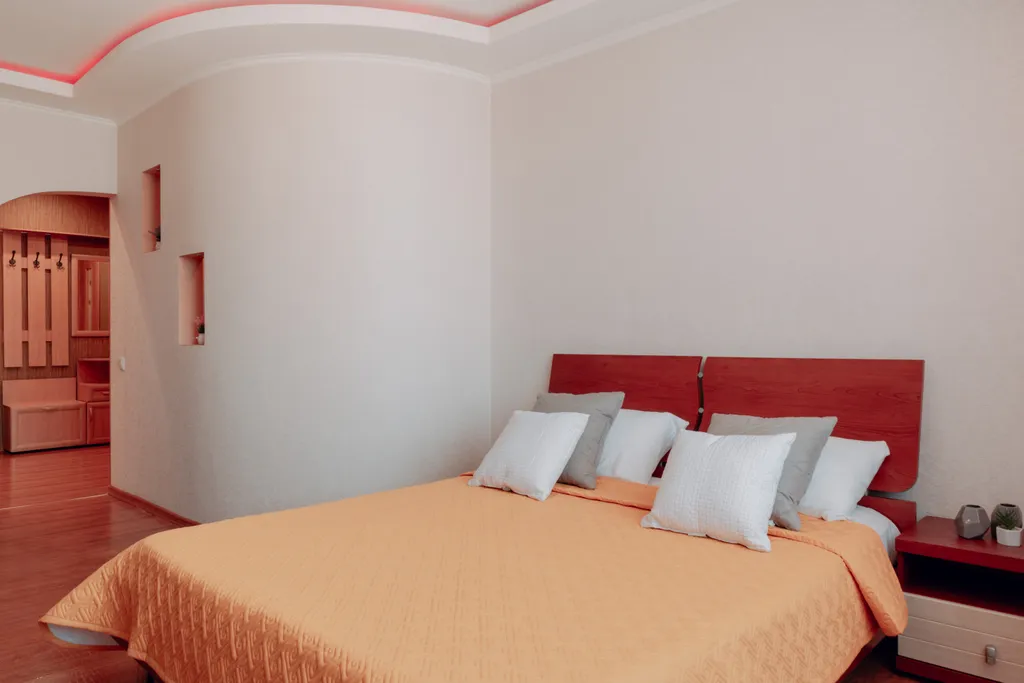 Апартаменты однокомнатные в Советском, 48 м², Красноярск — спальня, фото 3