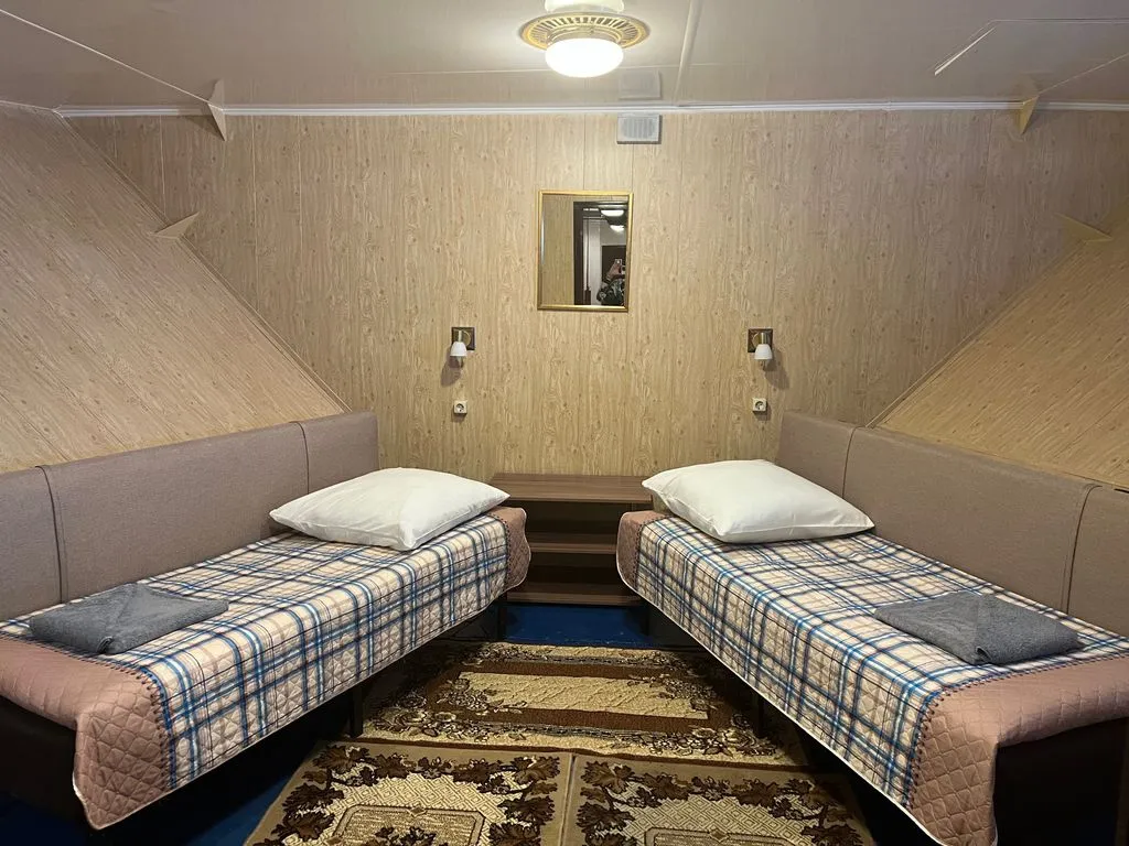 Двухместный номер с 2 отдельными кроватями стандарт Класса В (Standard B) Двухместная каюта - главная и нижняя палуба — спальное место