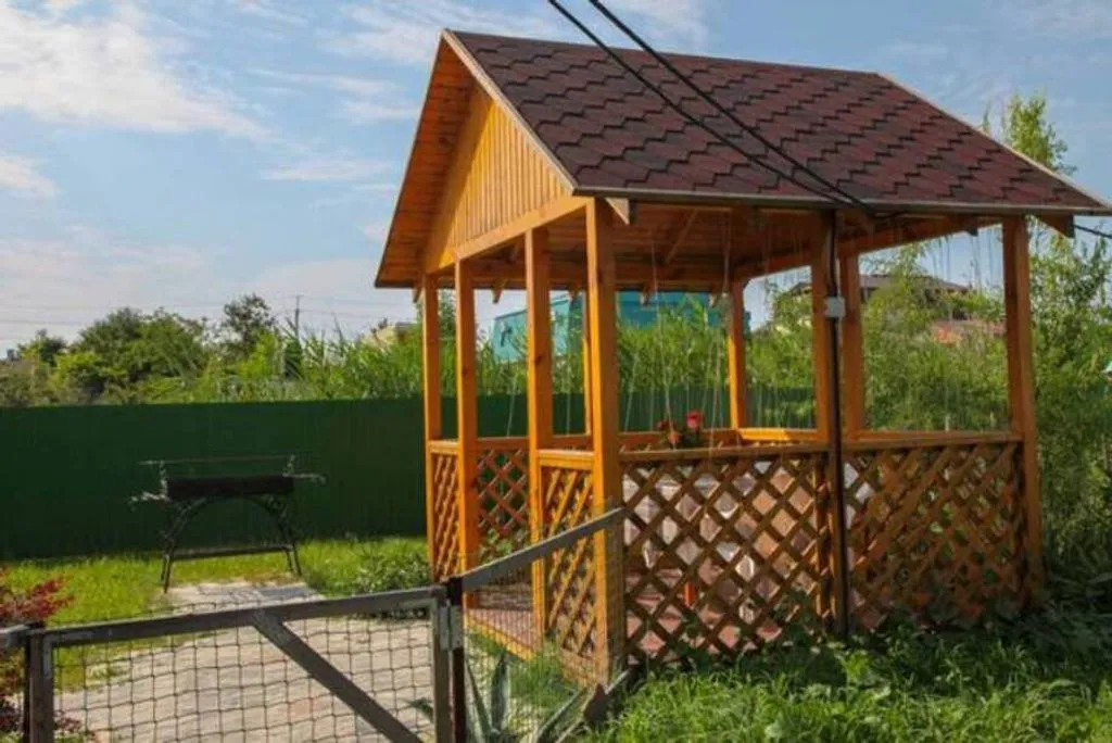 Трёхместный номер стандарт — вид из окна