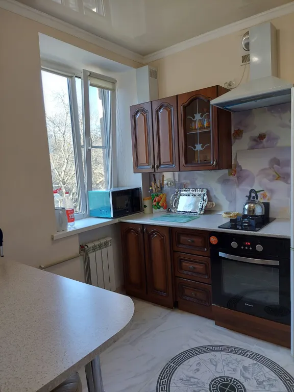 Квартира двухкомнатная на улице Куйбышева, 44 м², Кисловодск — кухня