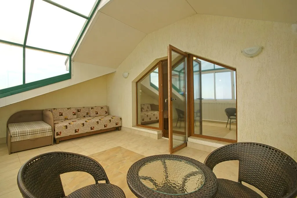 Двухместный номер с 1 кроватью стандарт с видом на море — Солнечный, фото 1 из 5