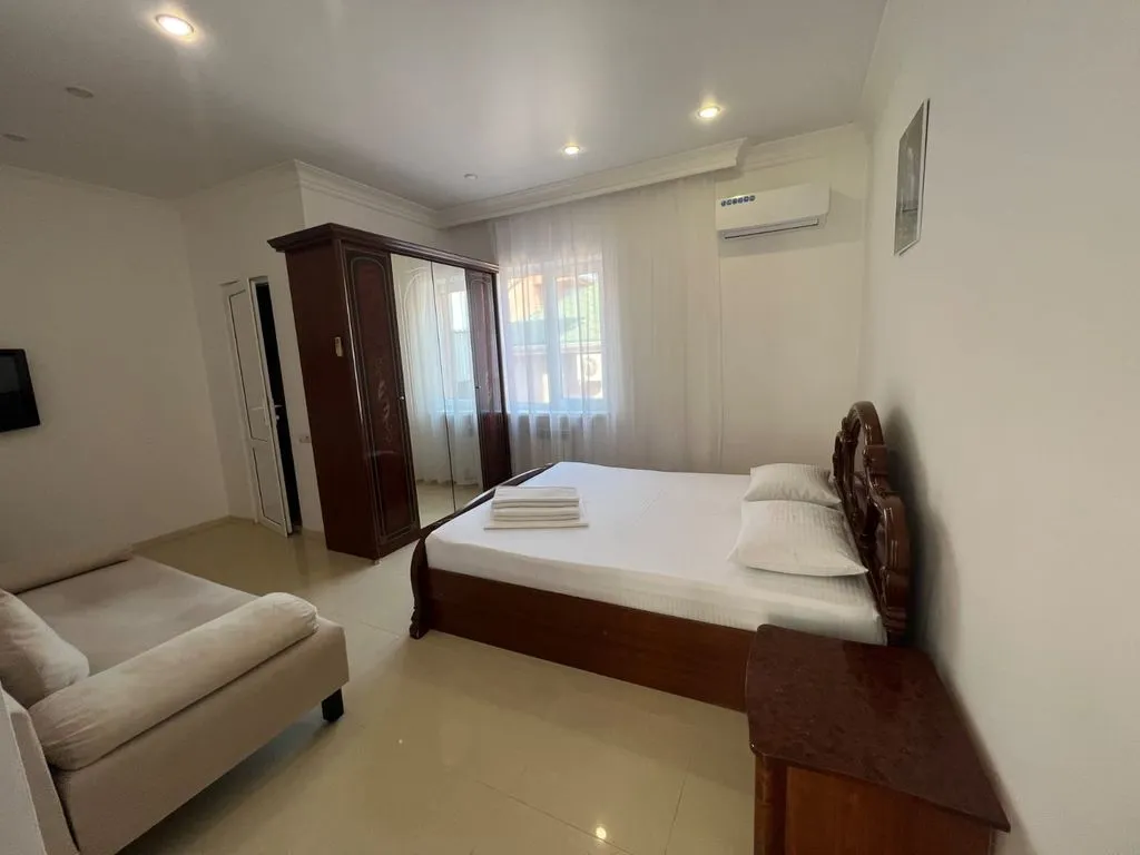 Трёхместный номер улучшенный с видом на горы