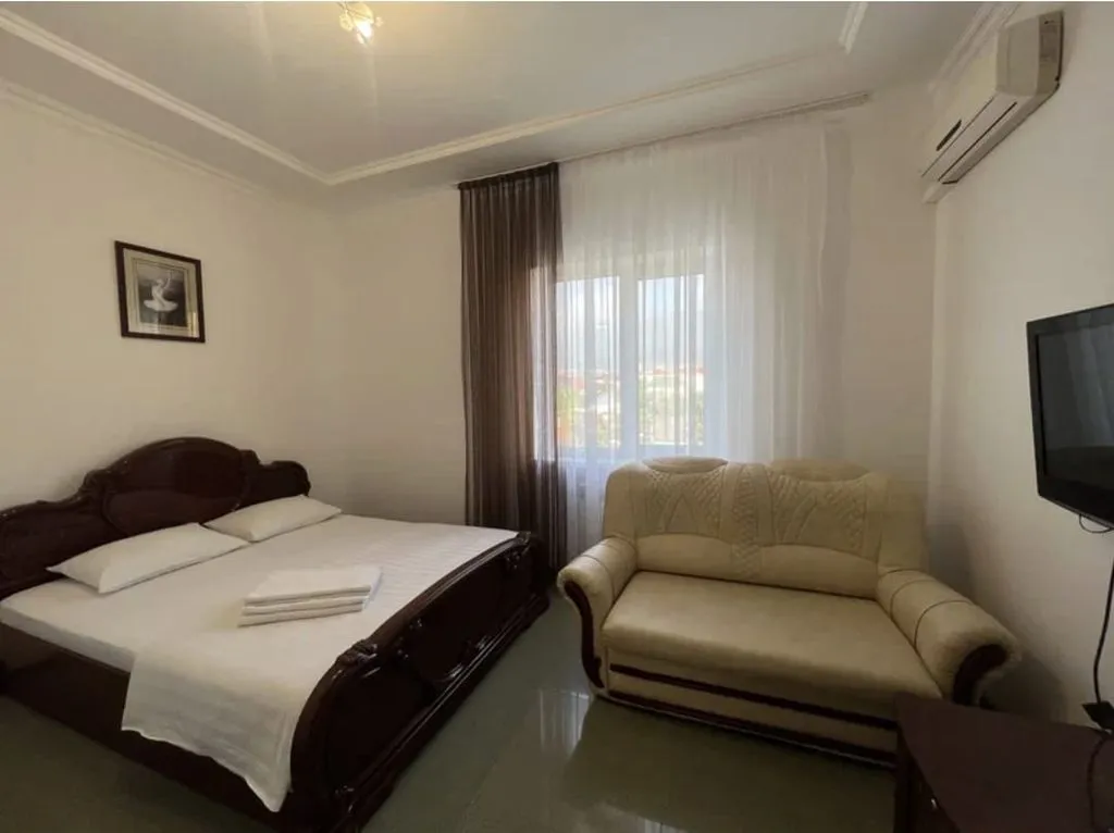 Трёхместный номер улучшенный с видом на горы