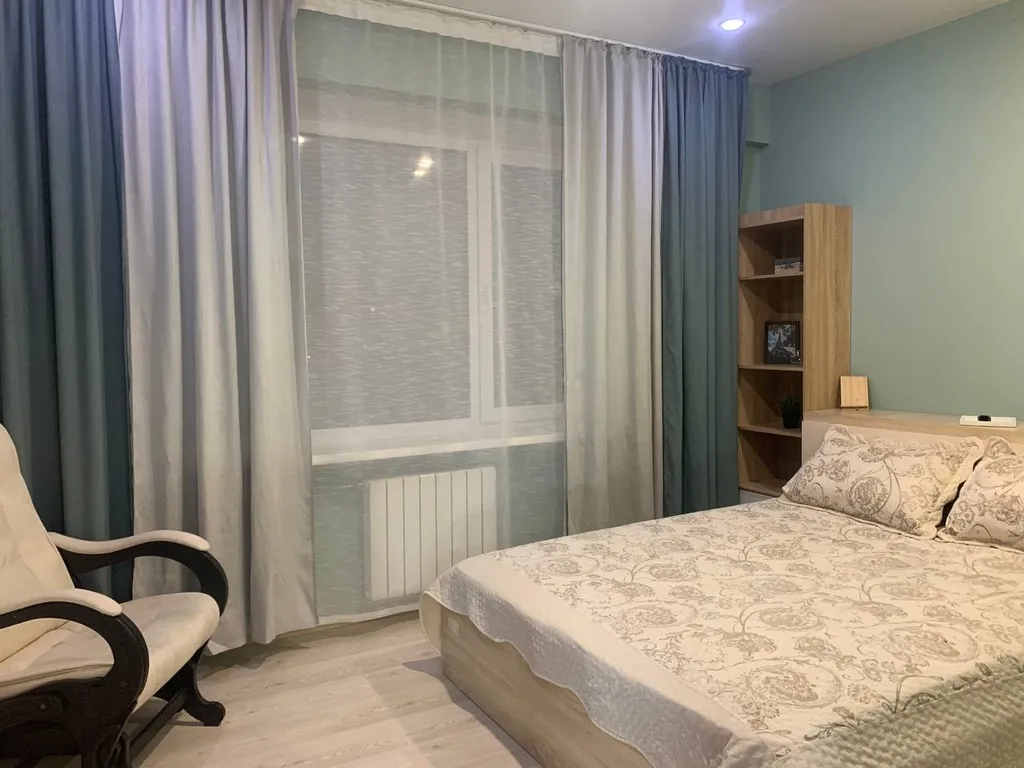 Квартира трёхкомнатная на проспекте Ленина, 100 м², Екатеринбург — спальня, фото 3