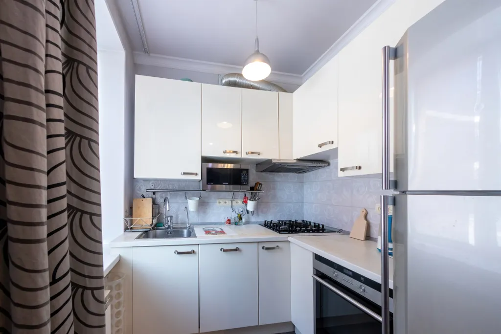 Квартира трёхкомнатная у Горьковской, в Печёрах, 77 м², Нижний Новгород — кухня, фото 6