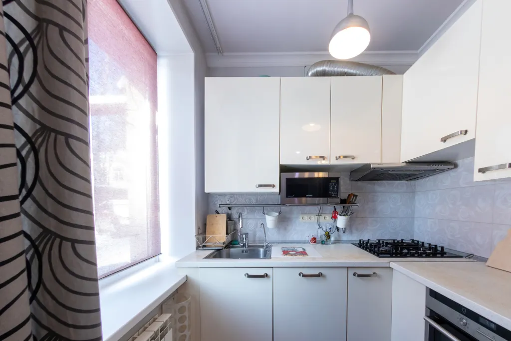 Квартира трёхкомнатная у Горьковской, в Печёрах, 77 м², Нижний Новгород — кухня, фото 7