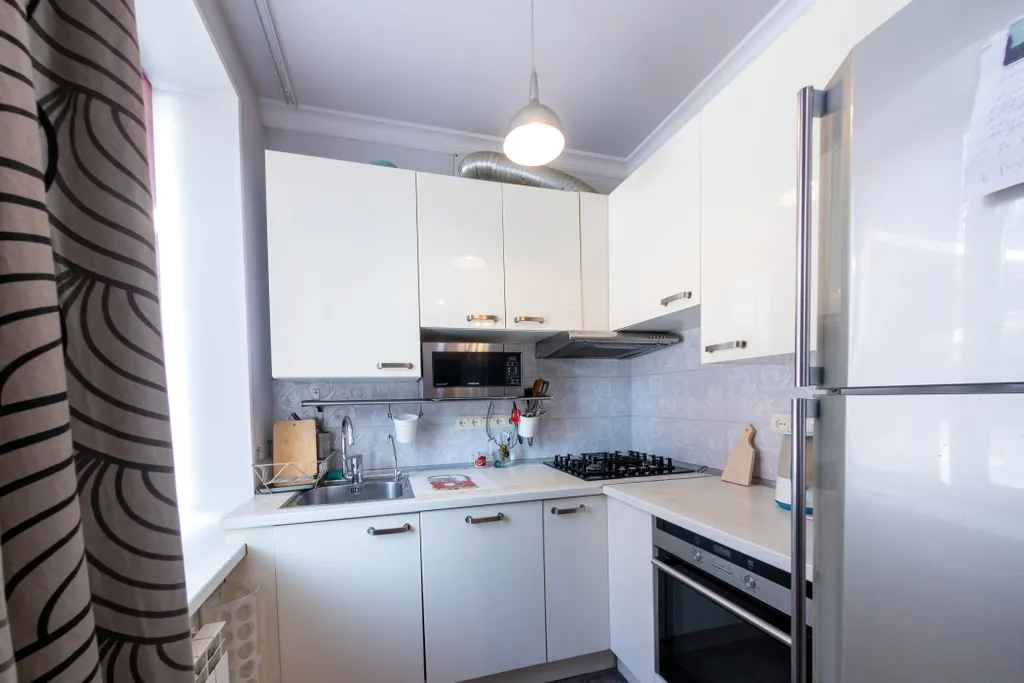 Квартира трёхкомнатная у Горьковской, в Печёрах, 77 м², Нижний Новгород — кухня, фото 8