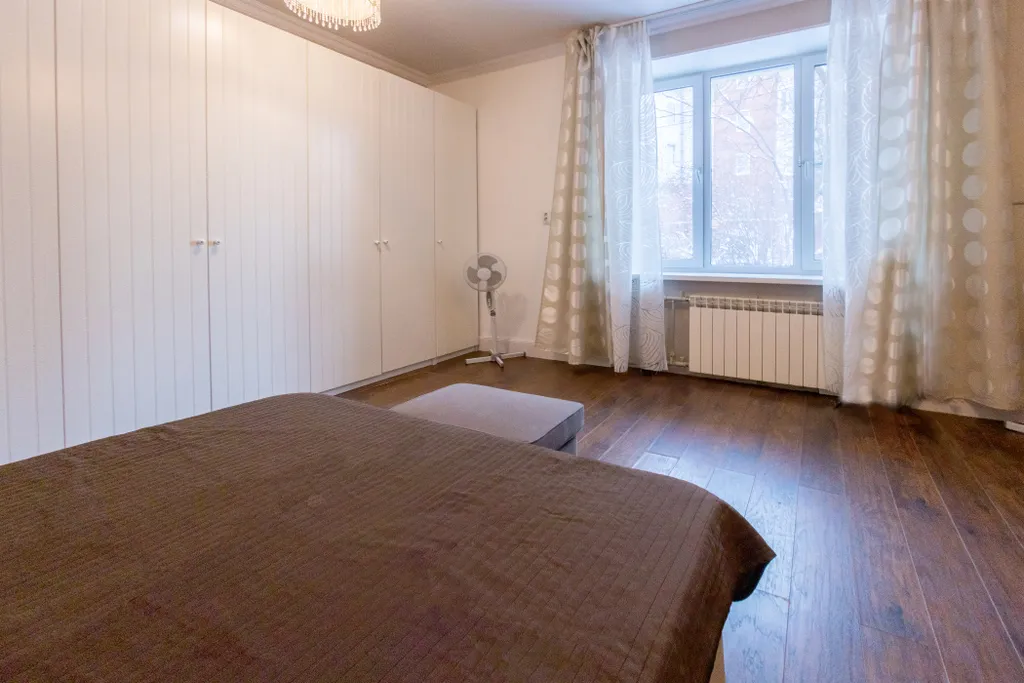 Квартира трёхкомнатная у Горьковской, в Печёрах, 77 м², Нижний Новгород — спальня, фото 3