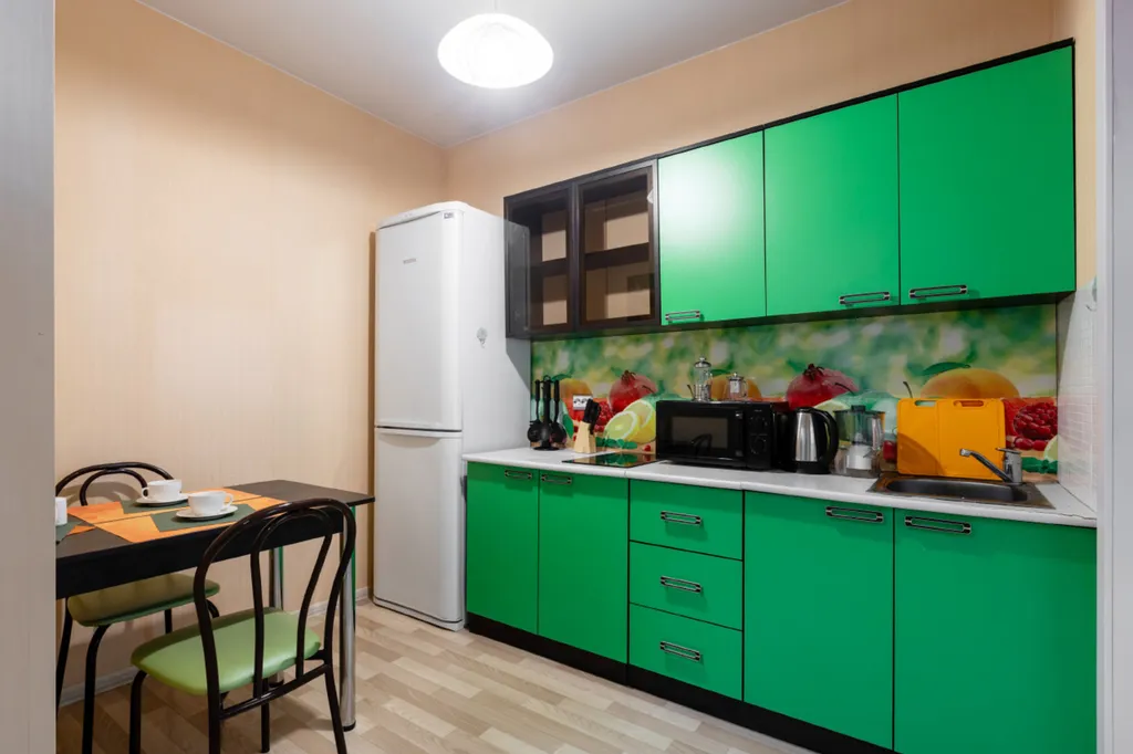 Квартира двухкомнатная в Советском, 60 м², Красноярск — кухня