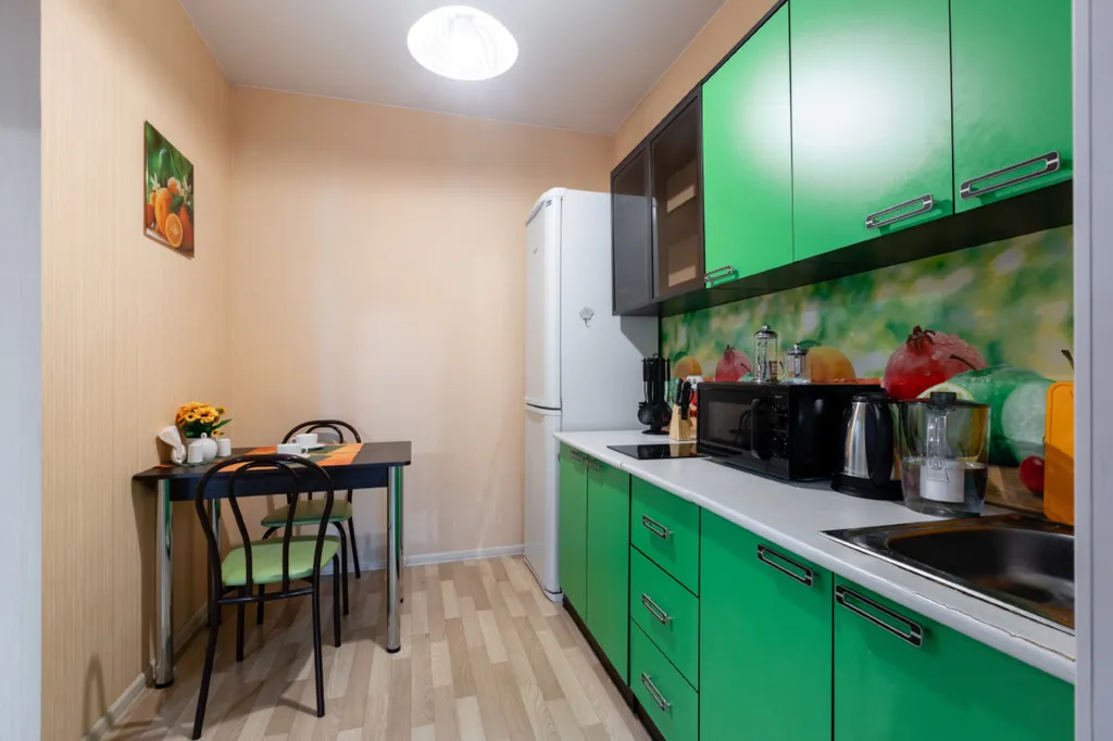 Квартира двухкомнатная в Советском, 60 м², Красноярск — кухня, фото 2