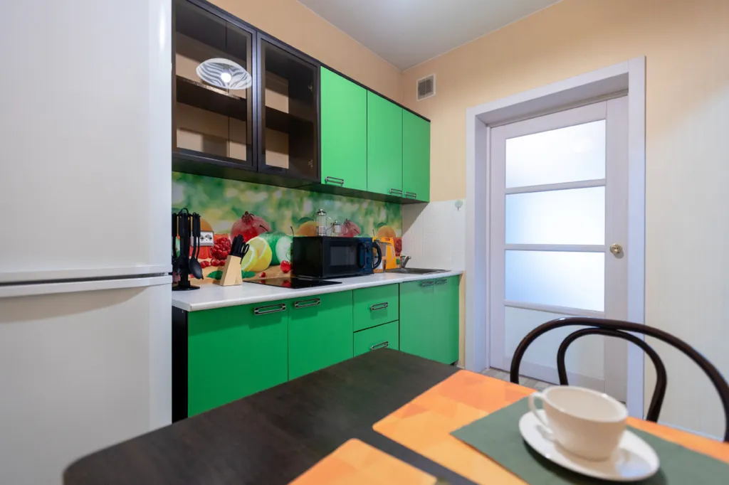 Квартира двухкомнатная в Советском, 60 м², Красноярск — кухня, фото 4