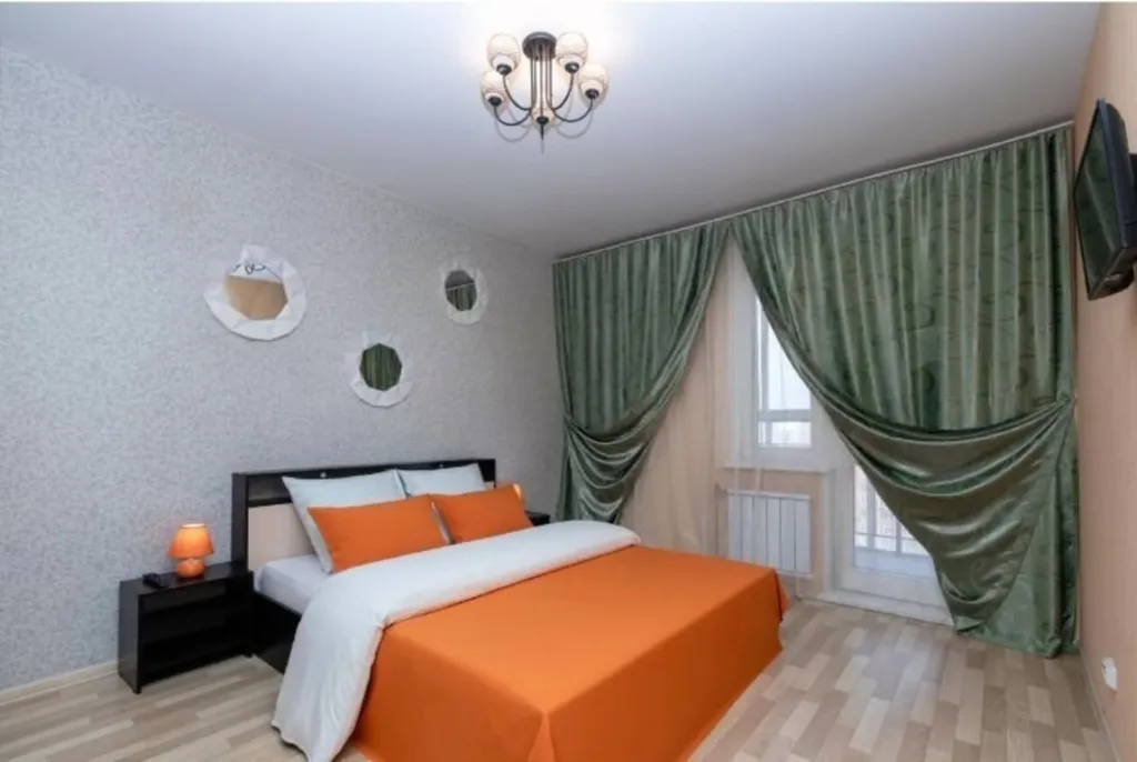 Квартира двухкомнатная в Советском, 60 м², Красноярск — спальня, фото 2