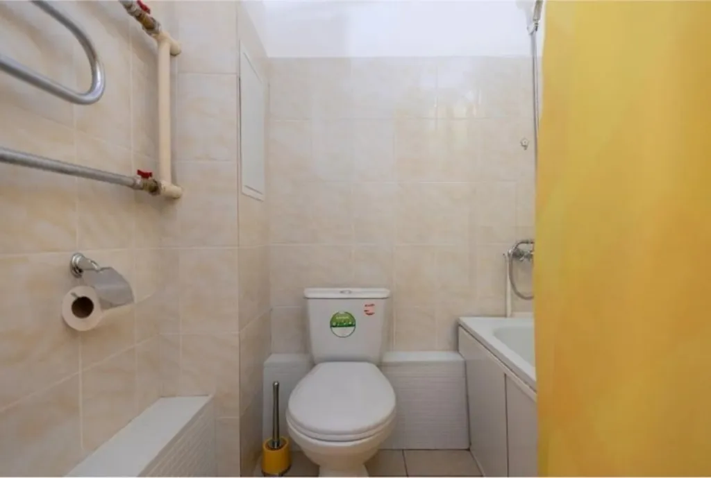 Квартира двухкомнатная в Советском, 60 м², Красноярск — ванная комната, фото 3