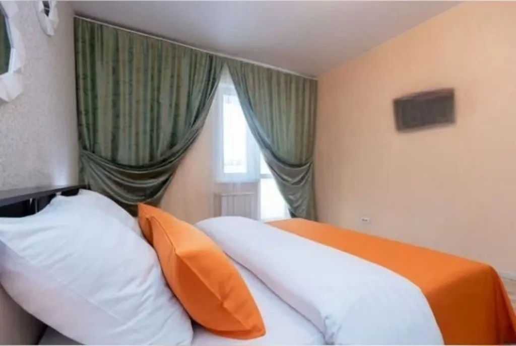 Квартира двухкомнатная в Советском, 60 м², Красноярск — спальня, фото 3