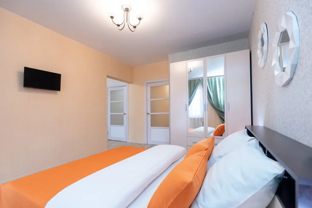 Квартира двухкомнатная в Советском, 60 м², Красноярск — спальня, фото 4