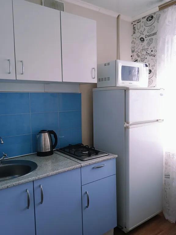 Квартира однокомнатная на улице Свердлова, 30 м², Ярославль — кухня, фото 2