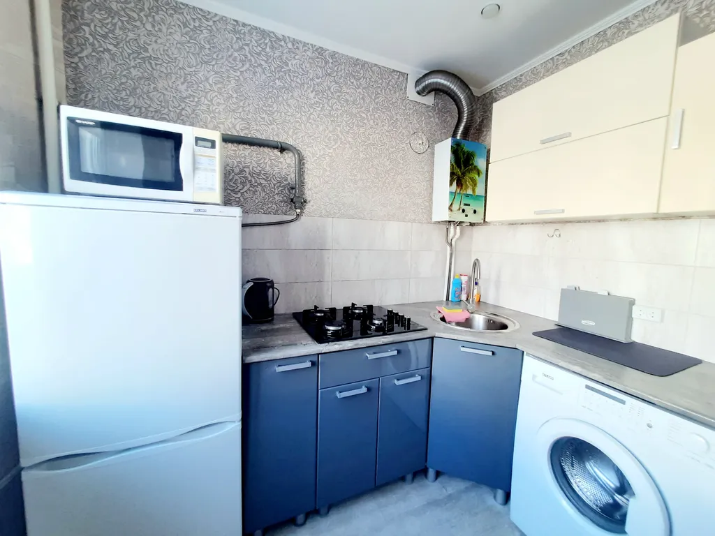 Квартира двухкомнатная на улице Мире, 47 м², Новомосковск — кухня, фото 2