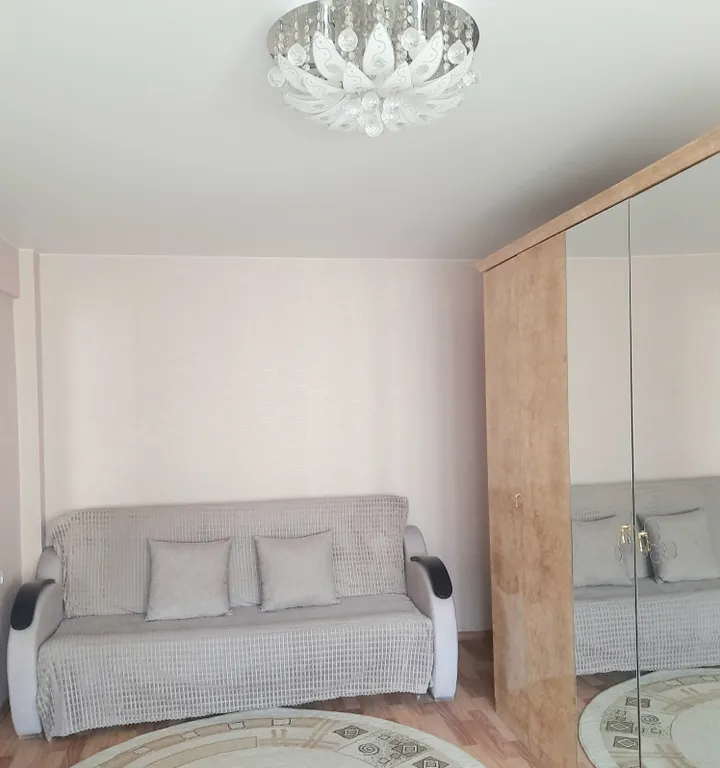 Квартира двухкомнатная на улице Мире, 47 м², Новомосковск — спальня, фото 7