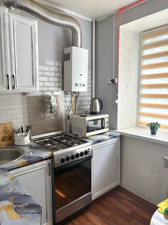 Квартира двухкомнатная на улице Ульяновской, 42 м², Сызрань — кухня, фото 3