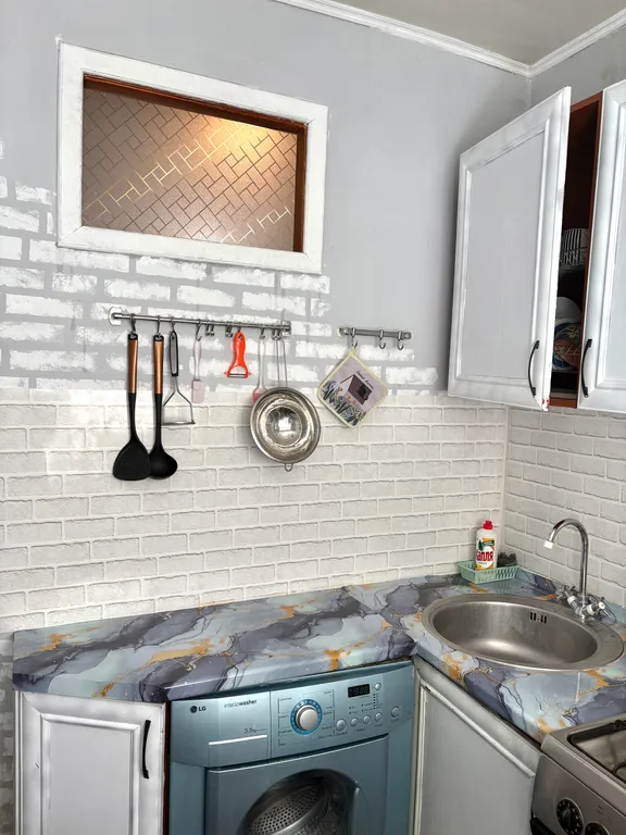 Квартира двухкомнатная на улице Ульяновской, 42 м², Сызрань — кухня