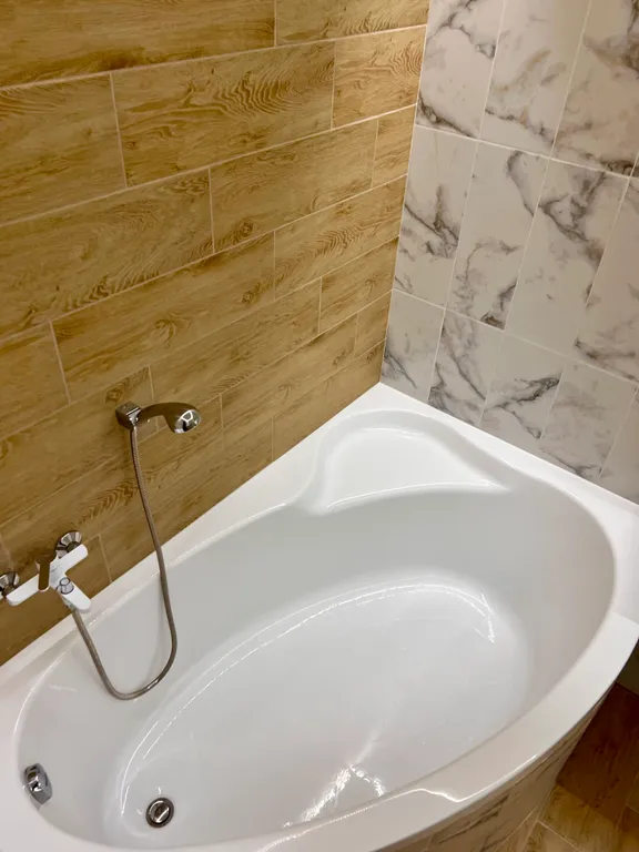 Квартира в центре с панорамным балконом у Галереи Чижова