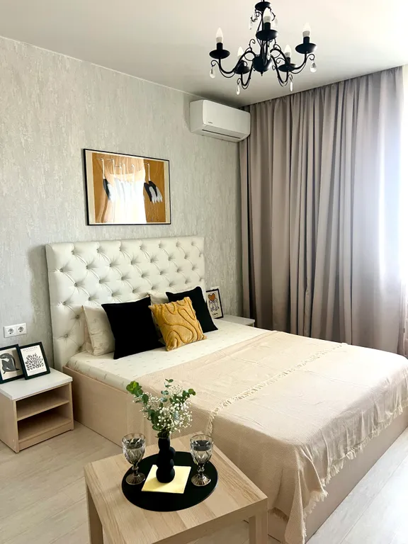 Квартира в центре с панорамным балконом у Галереи Чижова