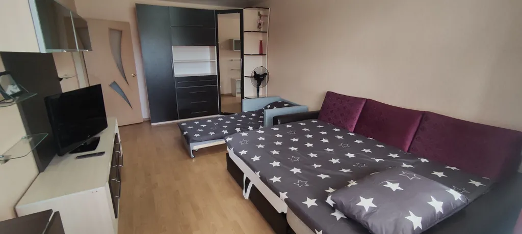 Квартира однокомнатная на улице Новолучанской, 40 м², Великий Новгород — спальня, фото 3
