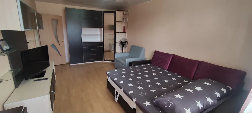 Квартира однокомнатная на улице Новолучанской, 40 м², Великий Новгород — спальня, фото 4