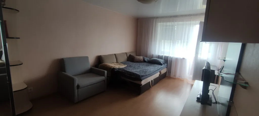 Квартира однокомнатная на улице Новолучанской, 40 м², Великий Новгород — спальня, фото 5