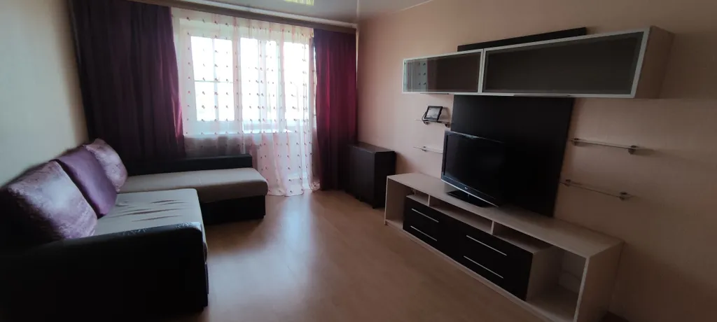 Квартира однокомнатная на улице Новолучанской, 40 м², Великий Новгород — спальня, фото 2