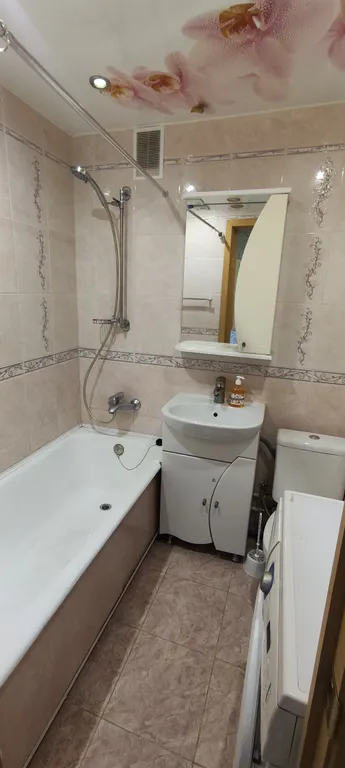 Квартира однокомнатная на улице Новолучанской, 40 м², Великий Новгород — ванная комната