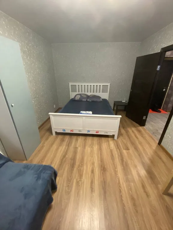Квартира однокомнатная на улице Жукова, 50 м², Ярославль — спальня, фото 2