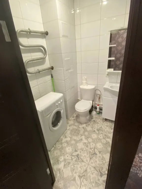 Квартира однокомнатная на улице Жукова, 50 м², Ярославль — ванная комната, фото 3