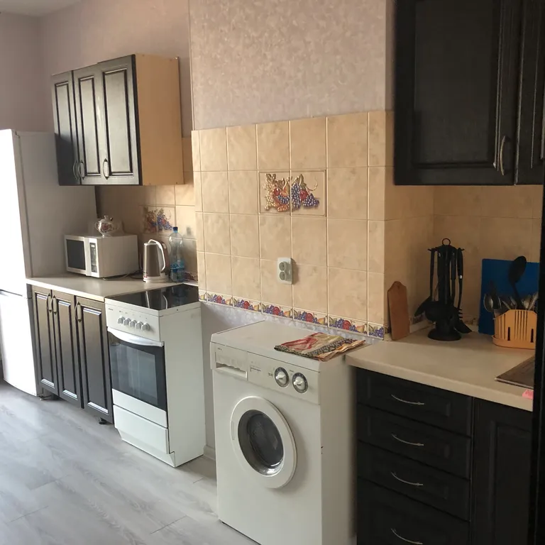 Квартира однокомнатная в Московском, 36 м², Калининград — кухня, фото 2