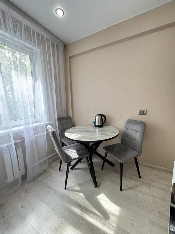 Квартира однокомнатная на улице Толбухина, 31 м², Усолье-Сибирское — кухня, фото 3